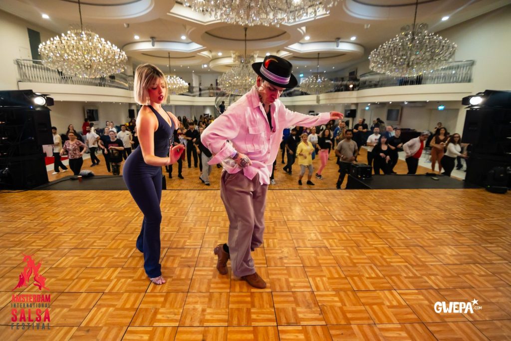 Un taller en el salón de baile de De Koning