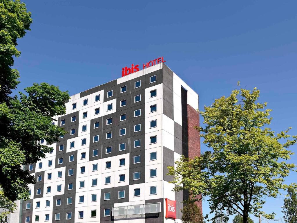 Hotel Ibis Amsterdam City West seen from the street